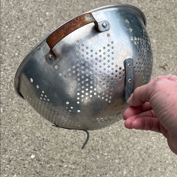 Vintage Aluminum Star Pattern Colander with Handles - Picture 3 of 6